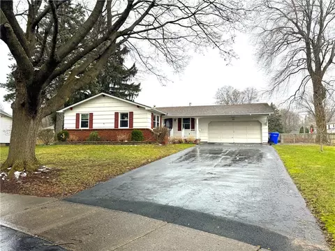 25 Cobleskill Cir, Greece, NY 14626