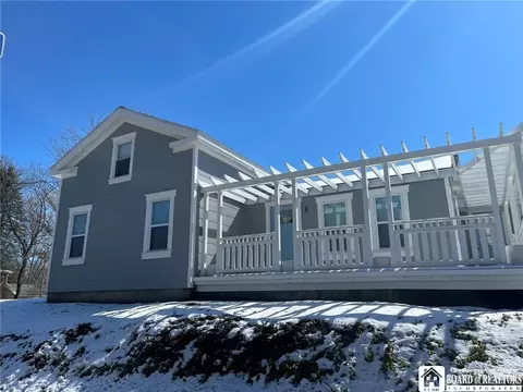 96 W Main St, Westfield, NY 14787