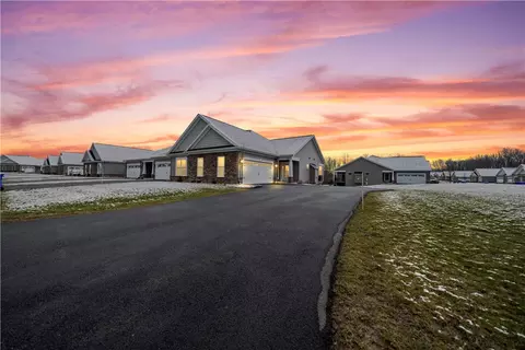 897 Pathway Ln, Webster, NY 14580