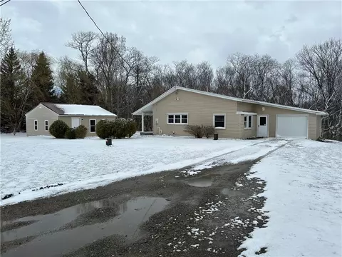 9606 Lamberton Rd, Pomfret, NY 14063