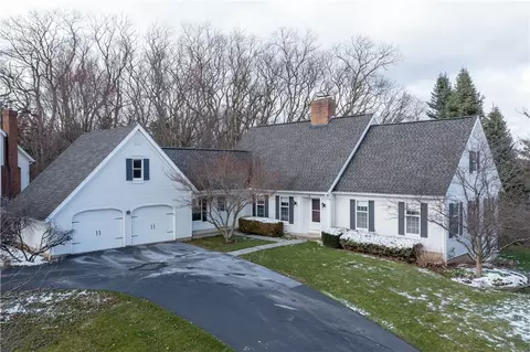 6 Babcock Farms Ln, Pittsford, NY 14534