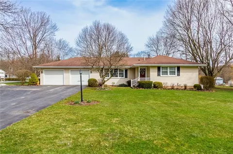 583 Lowell Dr, Macedon, NY 14502