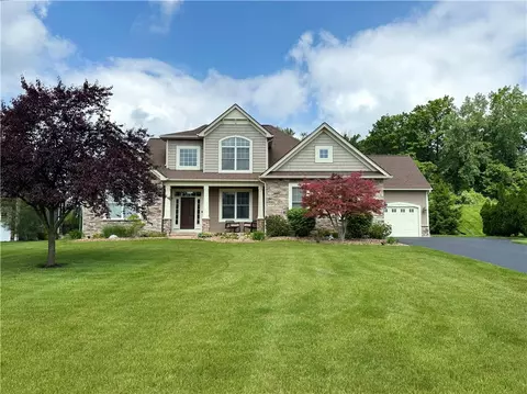 10 Golden Bell Ct, Perinton, NY 14450