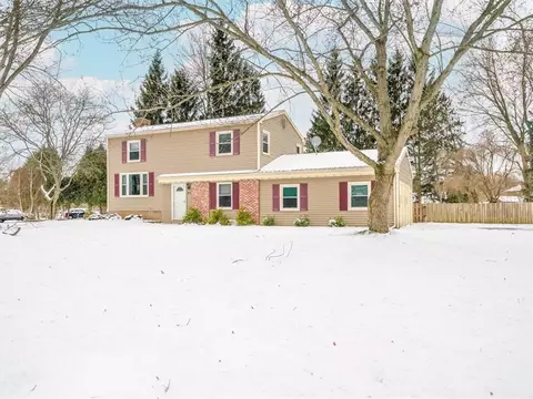 21 Weatherwood Ln, Chili, NY 14624