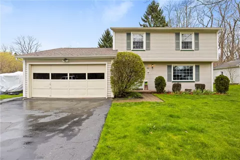 52 Village Walk, Ogden, NY 14559