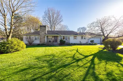 52 Lochnavar Pkwy, Pittsford, NY 14534
