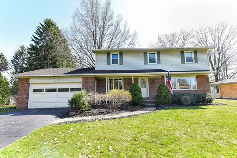 1077 Hrezent View Ln, Webster, NY 14580