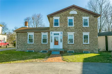 167 Hook Rd, Farmington, NY 14425