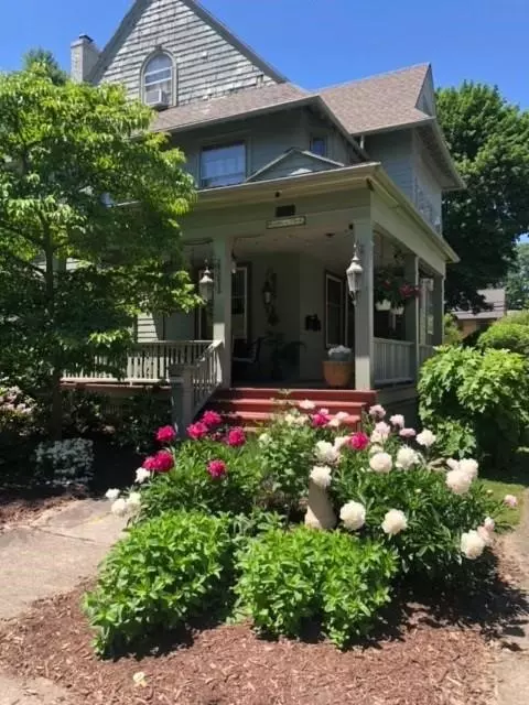 291 Barrington St, Rochester, NY 14607