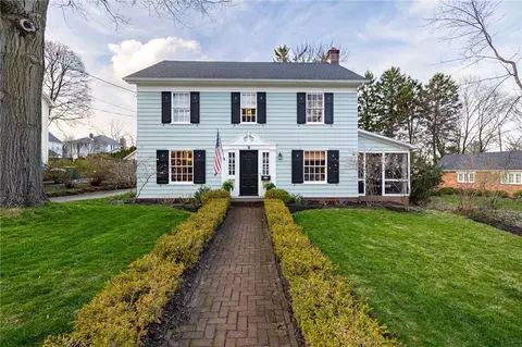 9 Elmbrook Dr, Pittsford, NY 14534