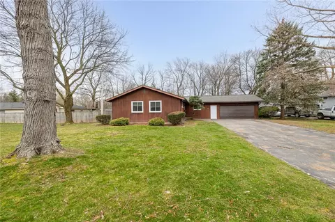 25 Sutton Pl, Brighton, NY 14620