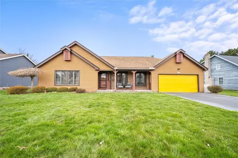 131 Mill Run Dr, Greece, NY 14626