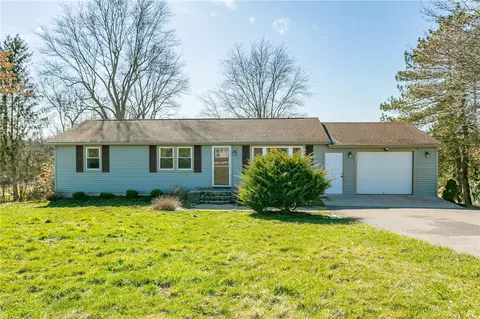 887 Johnson Rd, Palmyra, NY 14522