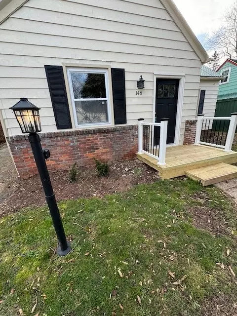 146 Meadowbrook Rd, Rochester, NY 14620