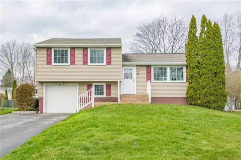 73 Ridge Meadows Dr, Ogden, NY 14559