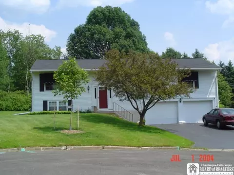 10 Hampton Ln, Jamestown, NY 14701