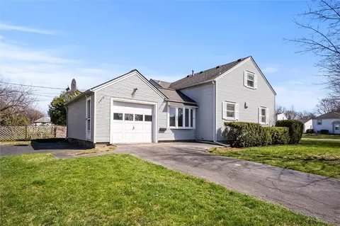 136 Rosecroft Dr, Greece, NY 14616