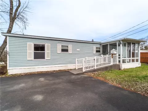 26 Sebastian Dr, Rochester, NY 14625
