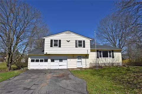 2287 Vandy Dr, Palmyra, NY 14522