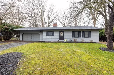 109 Benedict Rd, Perinton, NY 14534