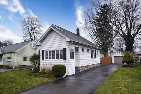 251 Lone Oak Ave, Greece, NY 14616