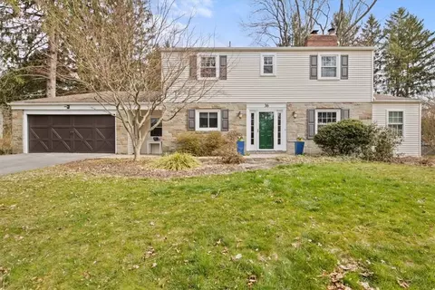 36 Shire Oaks Dr, Pittsford, NY 14534