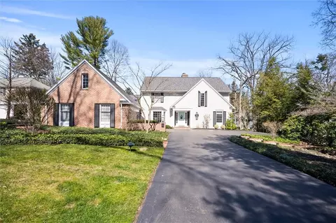 5 Stonegate Ln, Pittsford, NY 14534