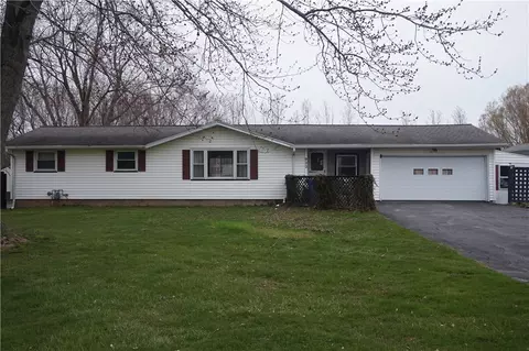 922 Burritt Rd, Parma, NY 14468