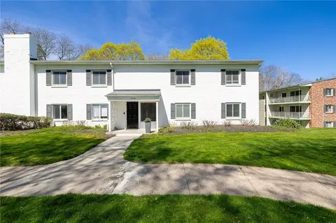 50 Lost Mountain Trl, Rochester, NY 14625