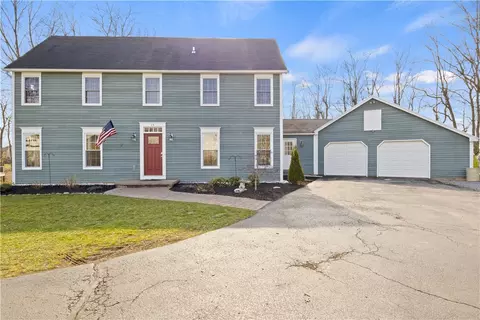15 Briggsboro Ln, Perinton, NY 14450