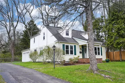 3 Green Hill Ln, Pittsford, NY 14534