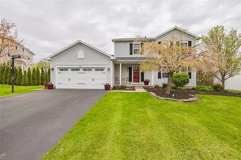 52 Salzer Hts, West Henrietta, NY 14586