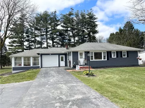 946 State Route 88 S, Newark, NY 14513