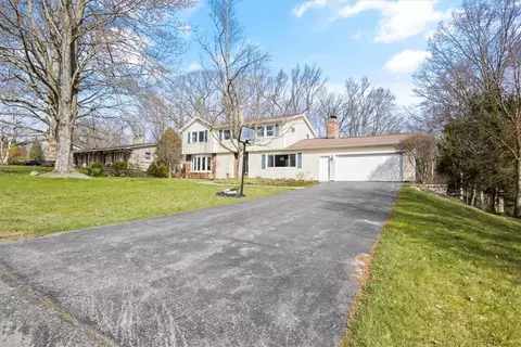 24 Hilltop Dr, Pittsford, NY 14534
