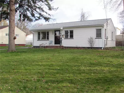 275 Waldorf Ave, Gates, NY 14606