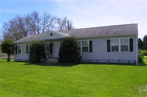 40 Club View Dr, Bath, NY 14810