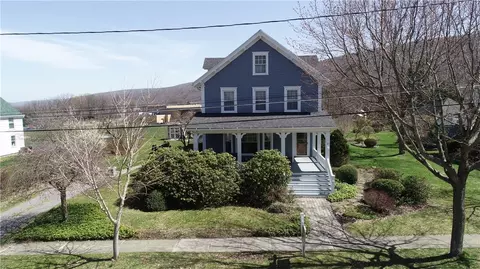 31 Thrall St, Naples, NY 14512