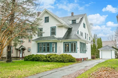 60 Inglewood Dr, Rochester, NY 14619