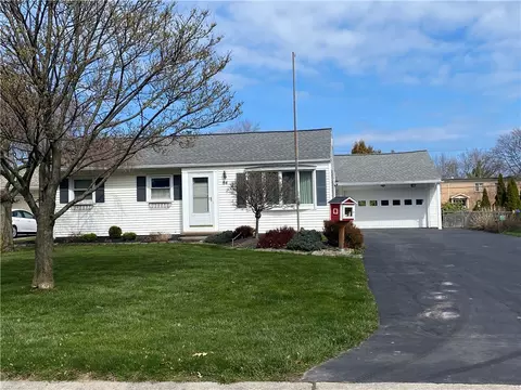 84 Sutorius Dr, Greece, NY 14616