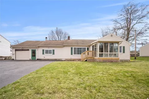 25 Overbrook Ave, Irondequoit, NY 14609