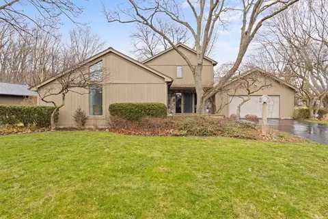 39 Stonington Dr, Pittsford, NY 14534