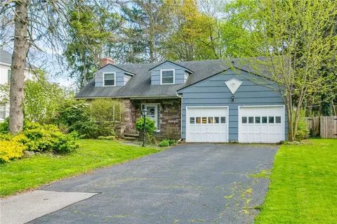 15 Chelmsford Rd, Rochester, NY 14618