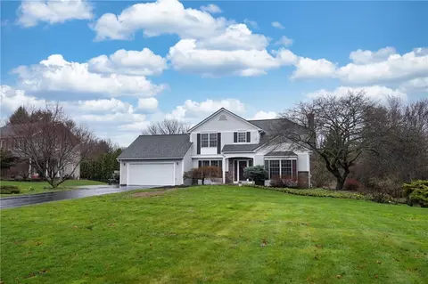 22 Walnut Hill Dr, Parma, NY 14559