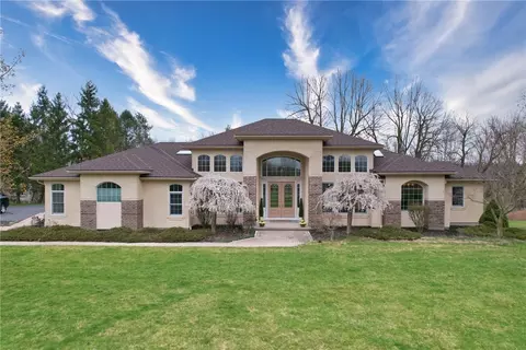 87 Sycamore Rdg, Honeoye Falls, NY 14472