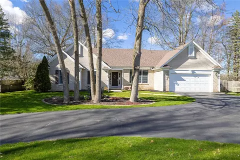 2 Gaskin Pl, Pittsford, NY 14534