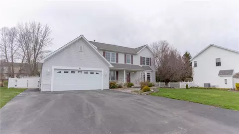 25 Golden Eagle Lndg, Greece, NY 14612