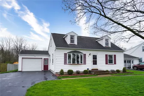 36 Ridgefield Dr, Riga, NY 14428