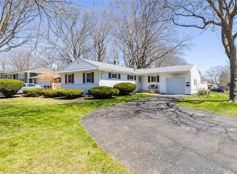 170 Dellwood Rd, Greece, NY 14616