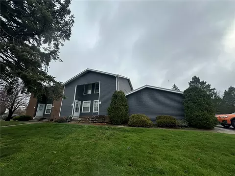158 Parkwood Ln, Parma, NY 14468