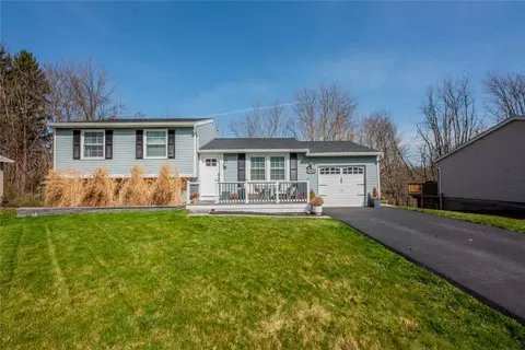 3383 Laurel Ct, Walworth, NY 14568
